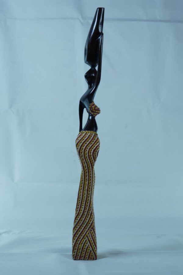 Femme africaine porteuse d'eau – Image 4